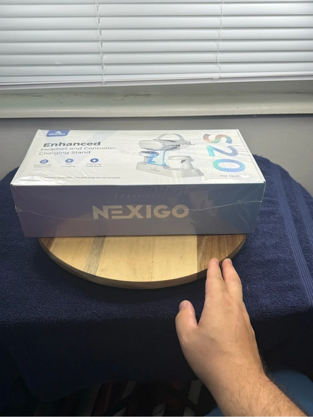 Oculus VR 64 GIG With Controllers And New Charging Stand By Nexigo